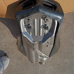 Ducati Race Exhaust &Carbon Fiber Cover