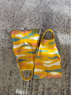 Dafins size Med-large 9-10 swim fins