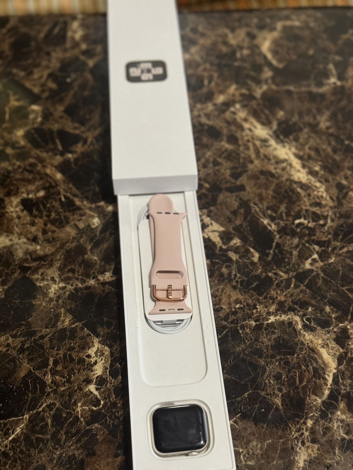 Apple Watch SE with Box and Charger Like New