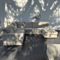 🔥 U-Shape Family Sectional Couch + Ottoman ! 🛋️