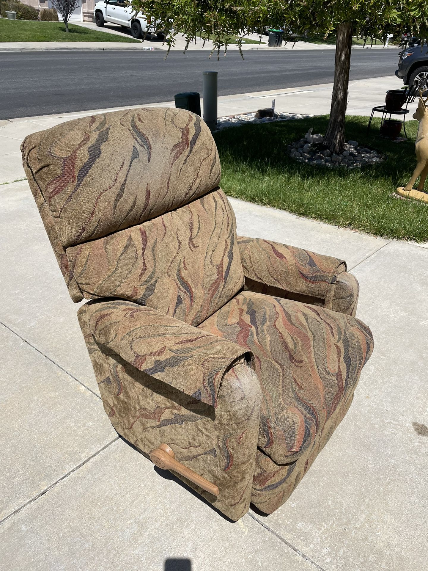 FREE La-Z-Boy Recliner