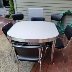 Retro Dining Room Table And Chairs (6)