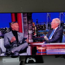Samsung 55” QLED 4K Smart TV (QN55Q90TAF) - For Parts or Repair - Powers On