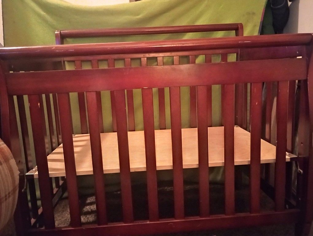 Baby Crib, Redwood 