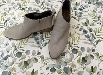 New TOMS Womens Size 9