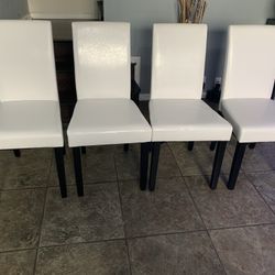 Brand New Set Of 4 White  Dining Chairs / White Kitchen Table Chairs / Chairs Only / Price Is Firm / New In 📦 