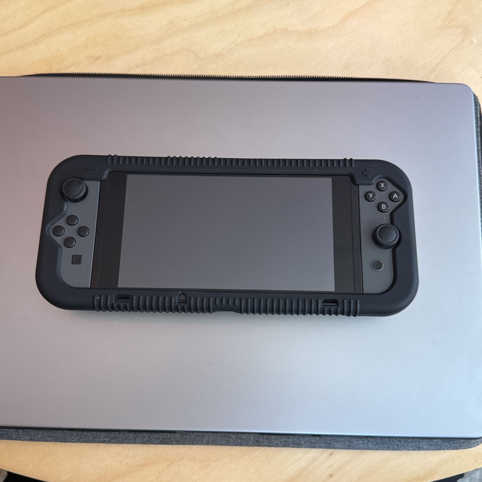 NINTENDO SWITCH - BLACK 