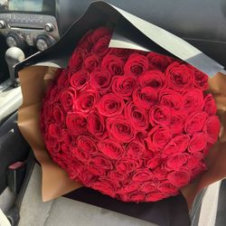 100 rose flower arrangement for birthdays anniversaries or any occasion