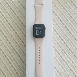 Apple Watch SERIES 6 Rose Gold Aluminum Case Pink Sand Sport Band. $130