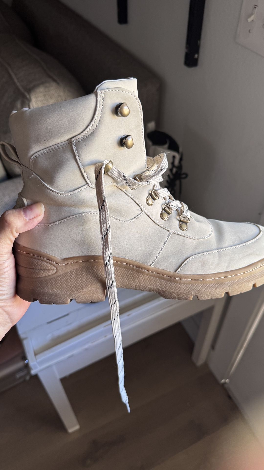 NĂ¡utica Boots Size 10