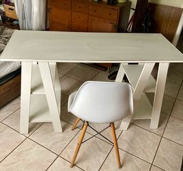 Table / desk and chair