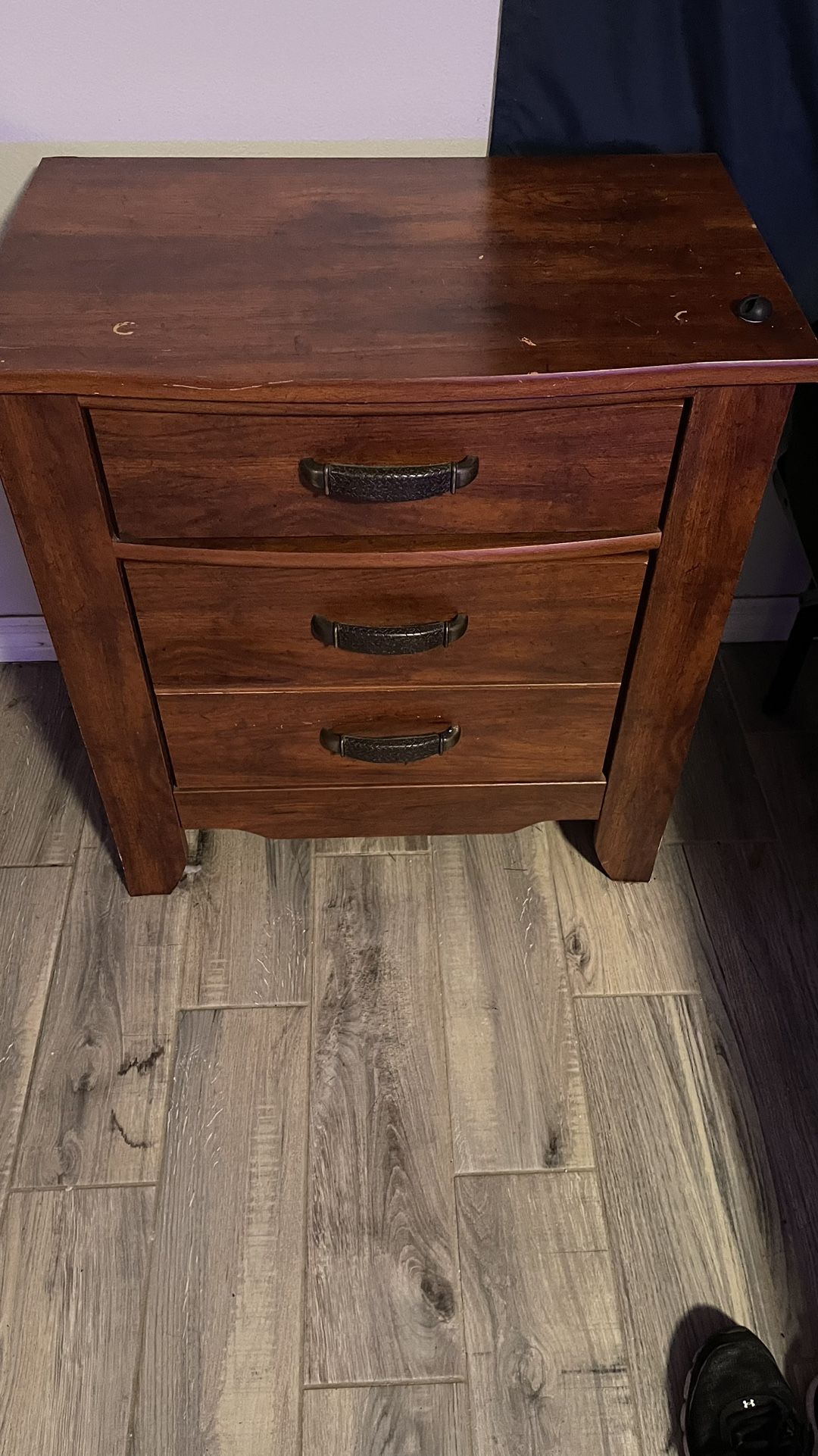 Dresser & 2 Nightstands