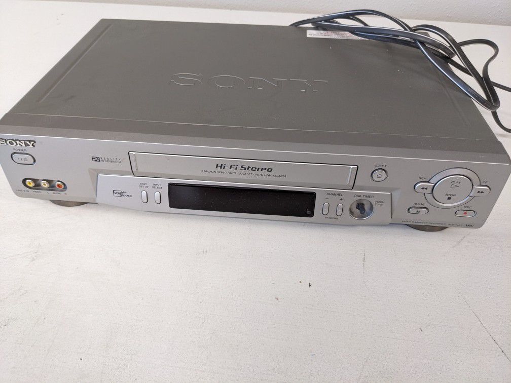 Sony VCR VHS Player Video Cassette Recorder SLV-N81