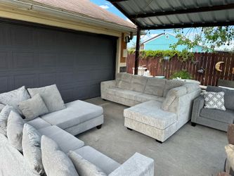 Beautiful lite beige modern soft material sectional super comfy and nice 650