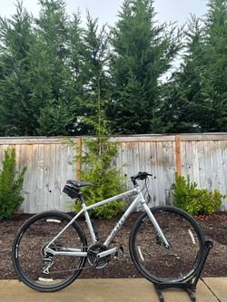 Scott Sub 45 Hybrid Bike – Medium frame Lightweight Bicycle Disc Brakes