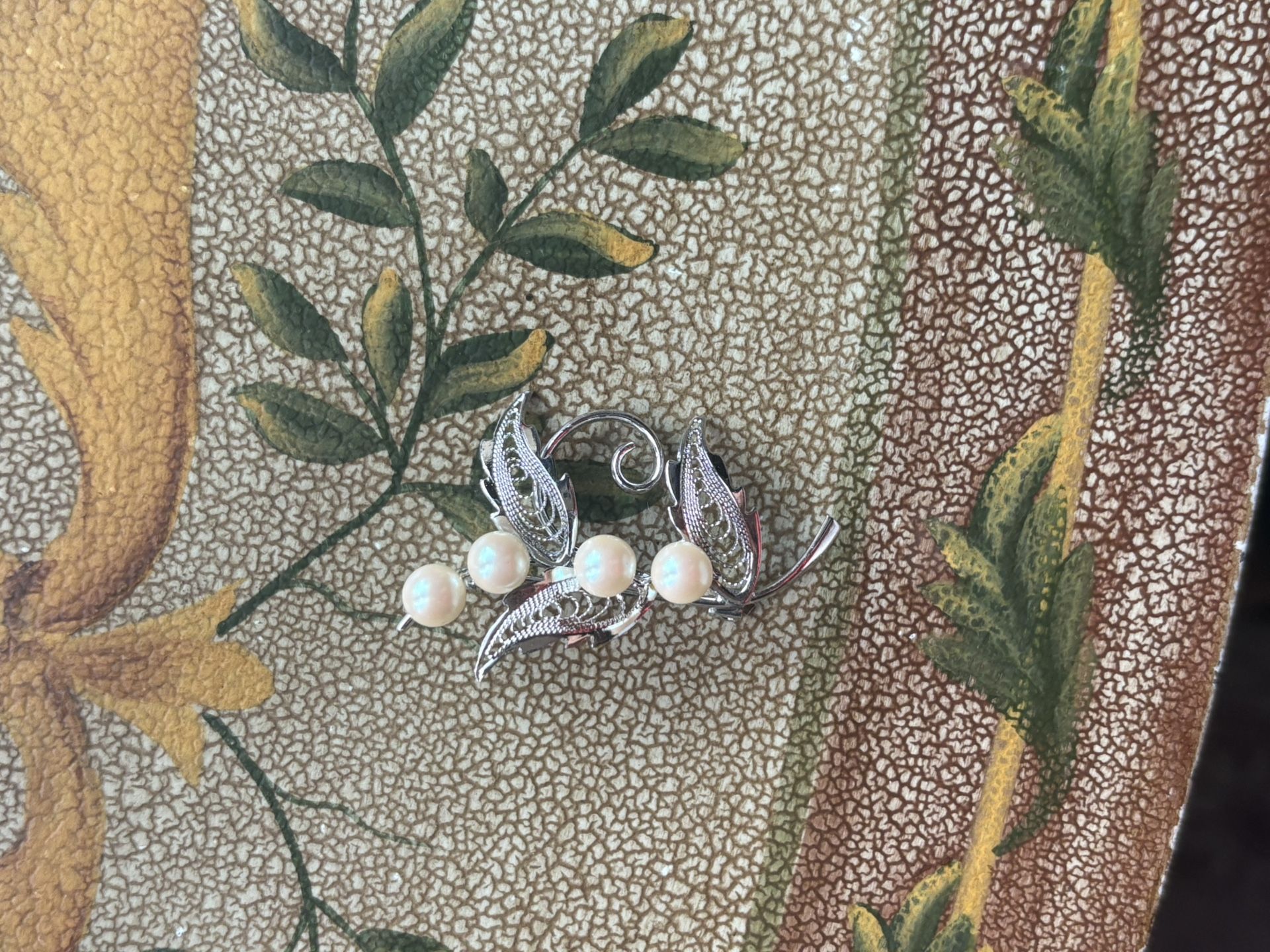 mikimoto pearl brooch