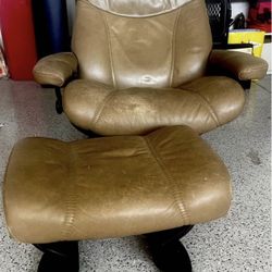 Vintage, Ekornes Stressless recliner chair and ottoman