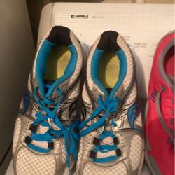 Saucony Size 8 Half 10 Dollars New Columbia Size 8 35 Dollars 
