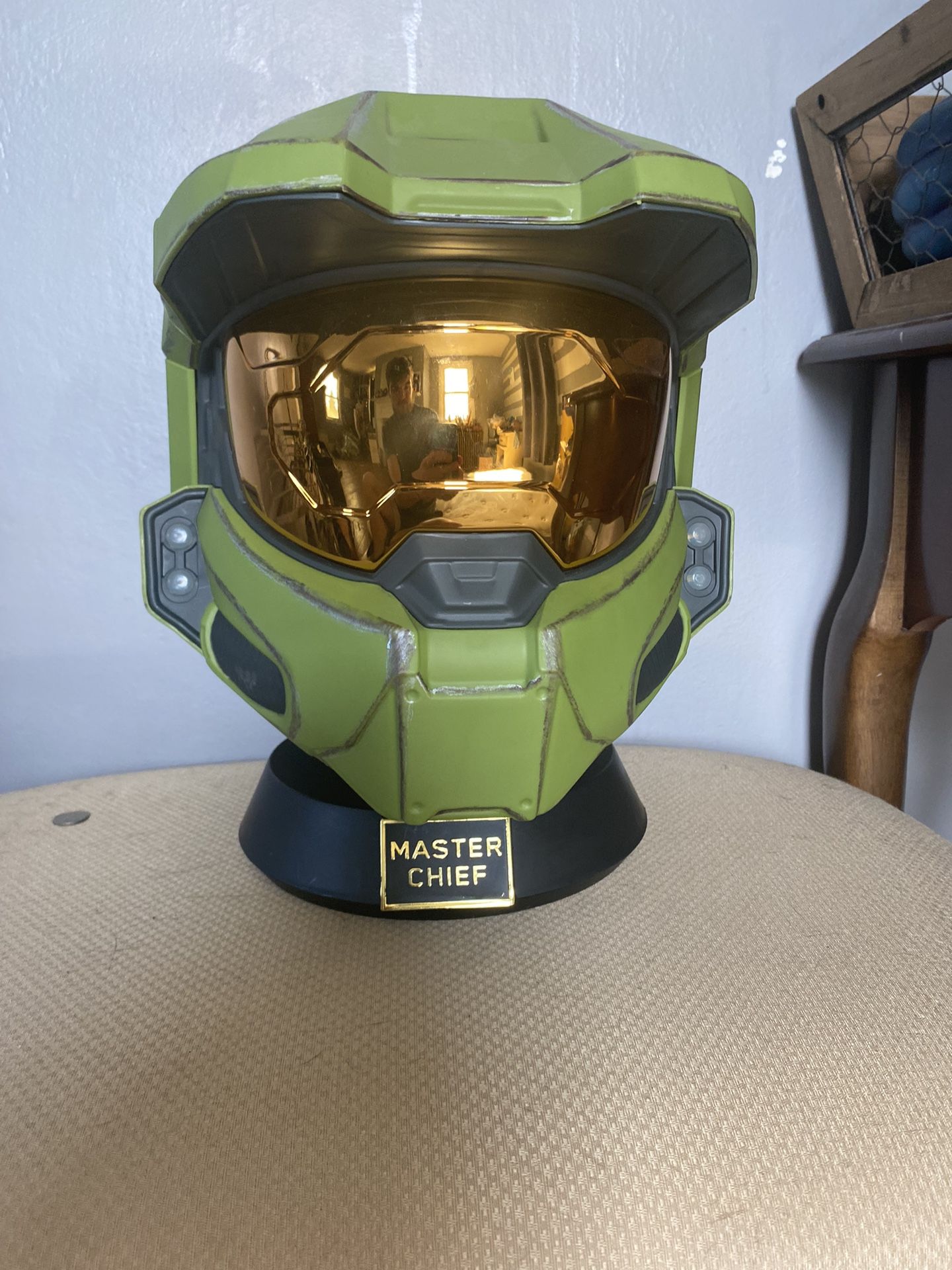 Halo Master Chief Deluxe Helmet With Stand