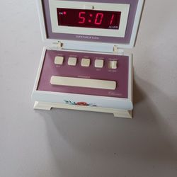Spartus Classics Alarm Clock, works by electrical plug-in or 9 volt battery.