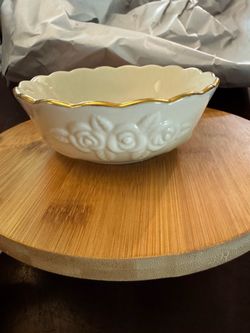 Lenox ivory gold edged bowl