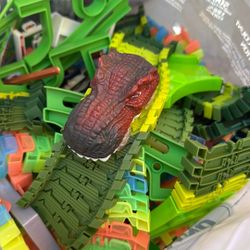 Flexible Track Dinosaur Race Car 