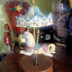 Vintage Carousel Collections Wind Up Music box