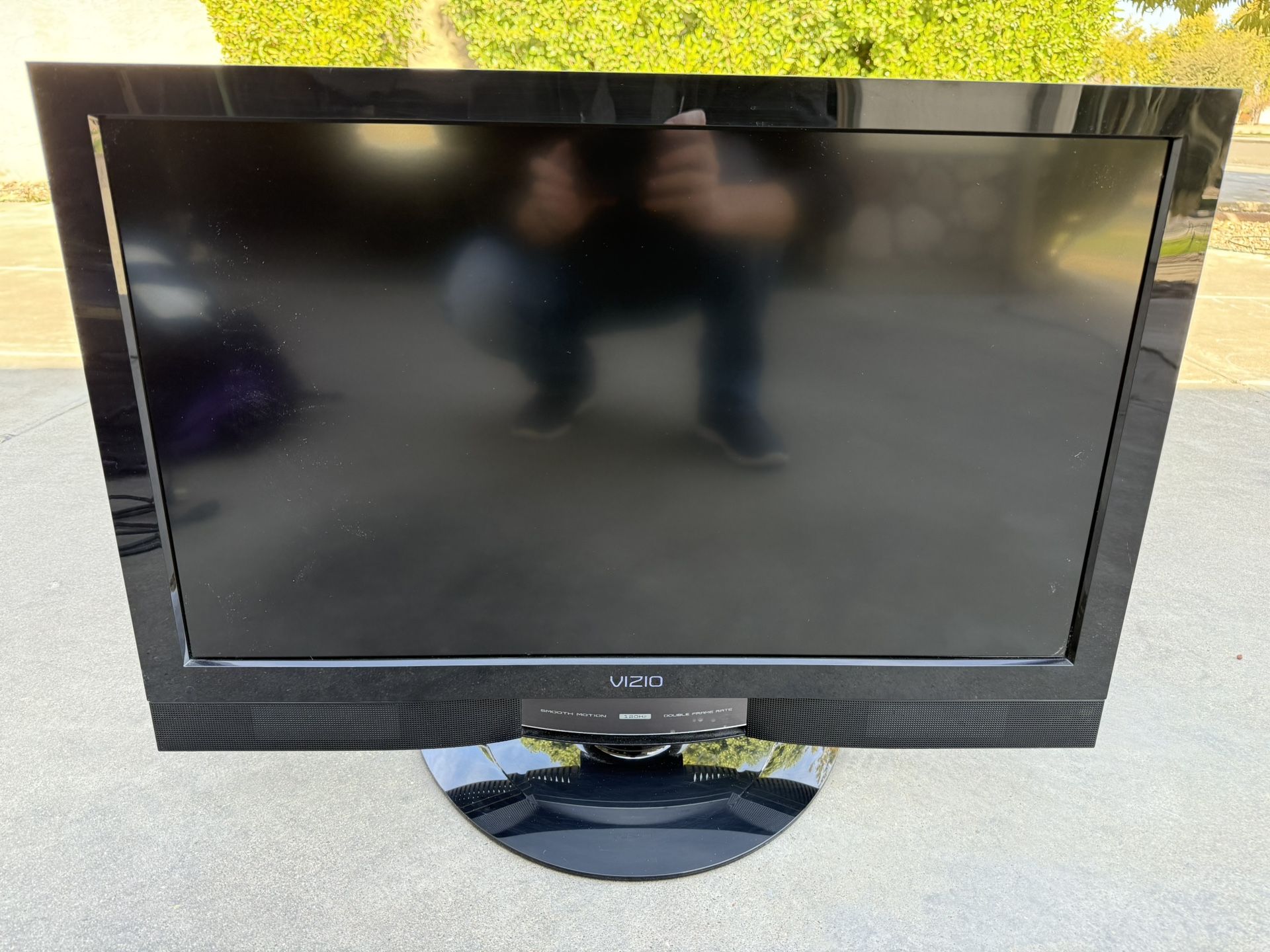 VIZIO 32” TV - SV320XVT