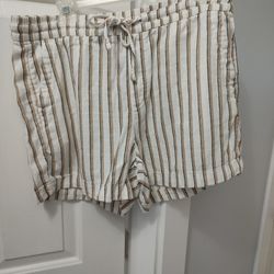 Striped Linen Shorts Old Navy (14)White and brown striped linen shorts with