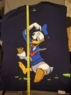 Disney world Donald duck XXL shirt featuring Chip and Dale