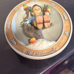 M J Hummel Plate Te