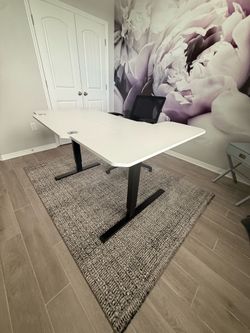 Office desk - adjustable height