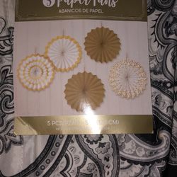 5 Gold & White Party Decorations