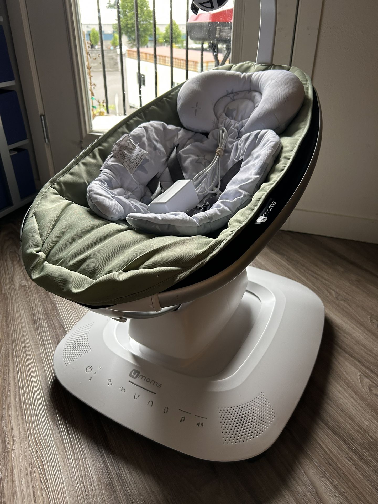 4moms Mamaroo Multi Motion Baby Swing