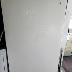 Nice Ge Upright Frostfree Freezer * Free Local Delivery 