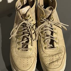 Nike Air Force 1 - Size 9