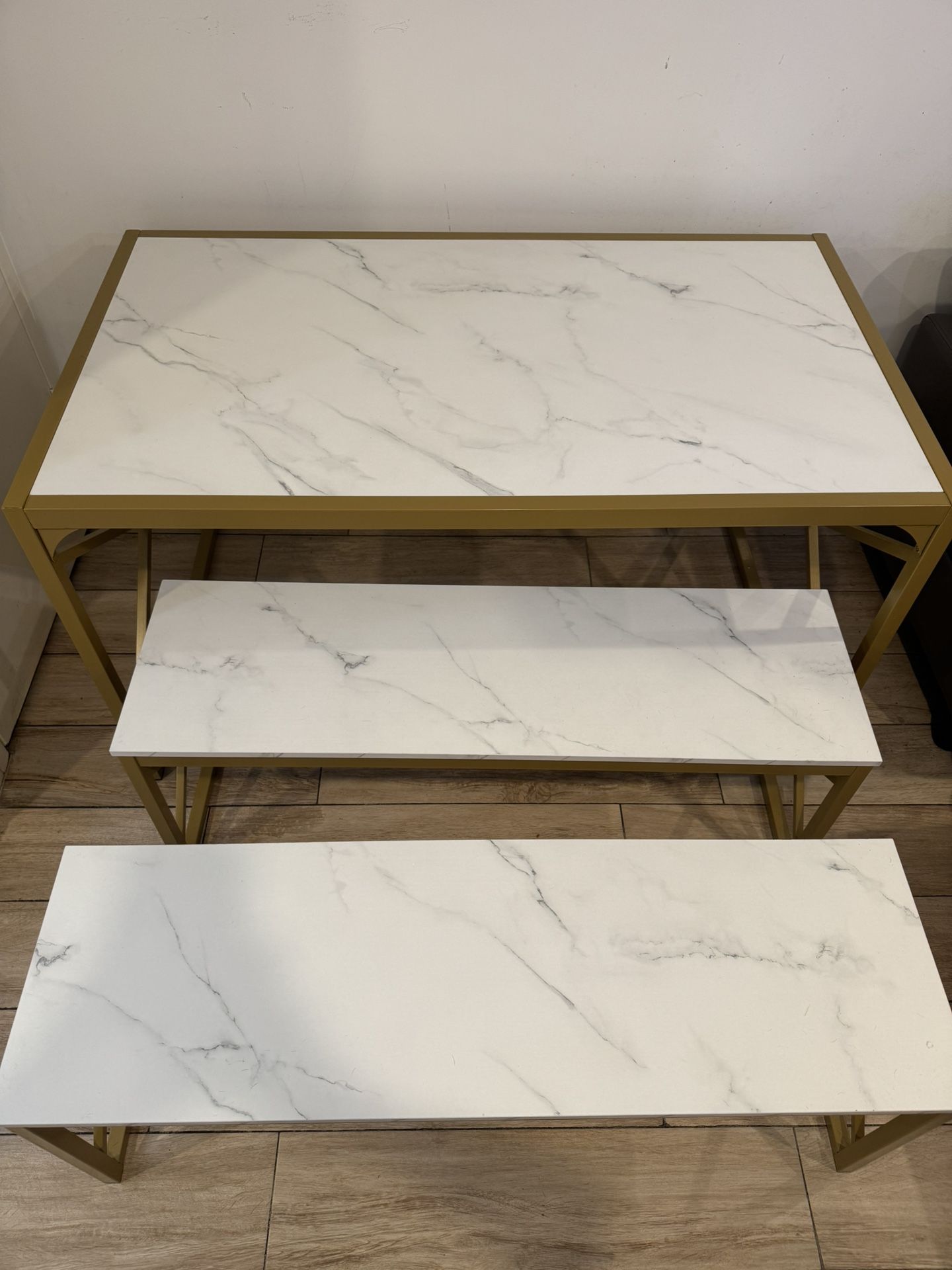 Dining Table With 2 Benches For 4 to 6ppl
