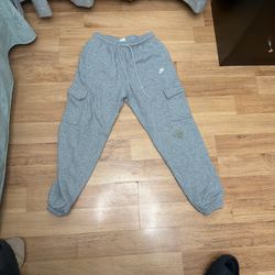 nike sweatpants they are gray size small