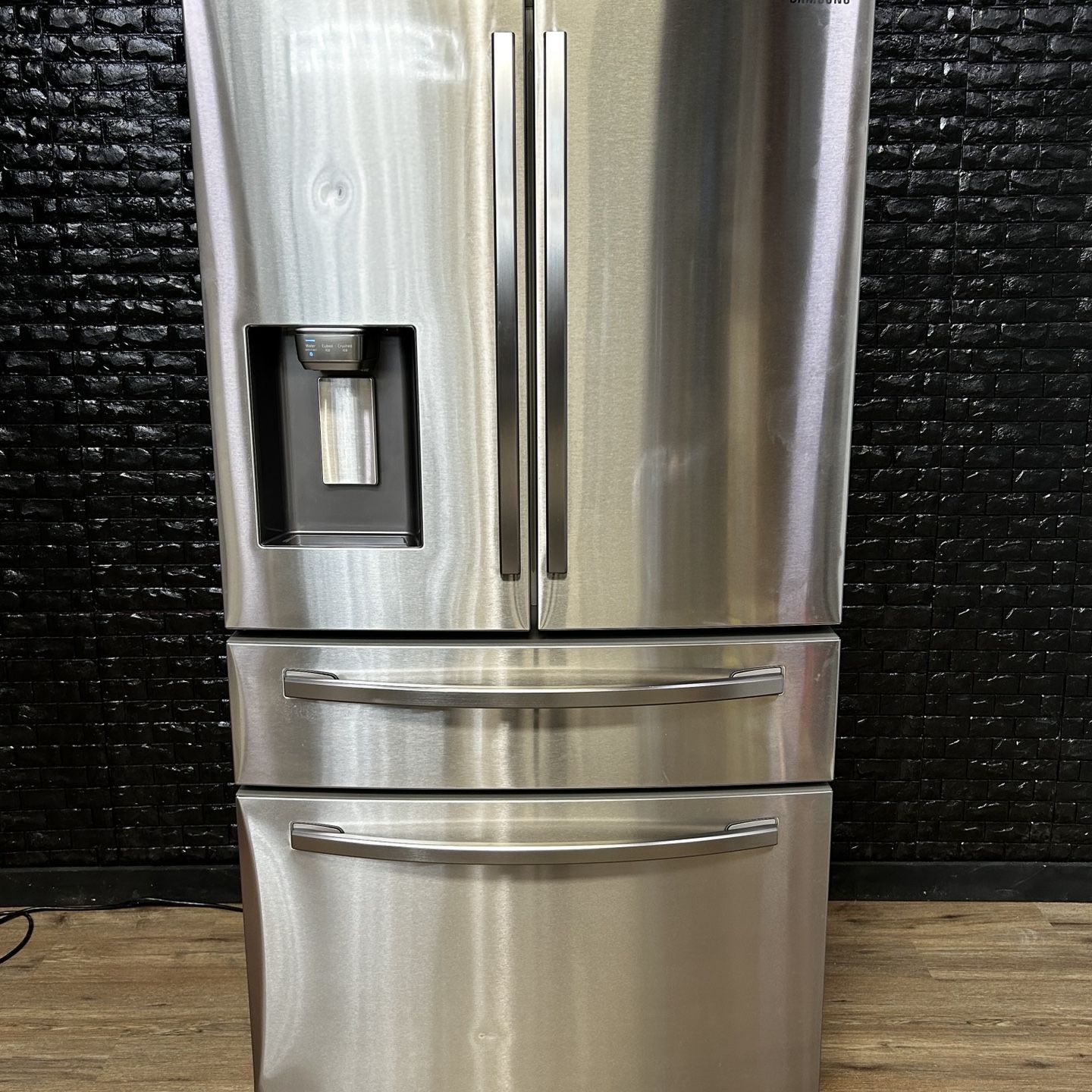 Samsung Refrigerator w/Warranty! R1644A