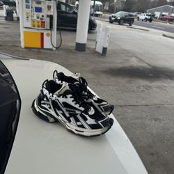 Balenciga Black white Runner 
