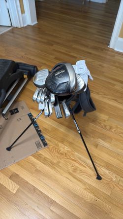 Left handed golf set