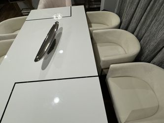 8 Chairs 