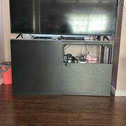 Black Plexiglass TV Stand (PICK UP ONLY)