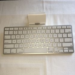 Apple A1359 iPad Keyboard Dock for 1,2,3 Generation 