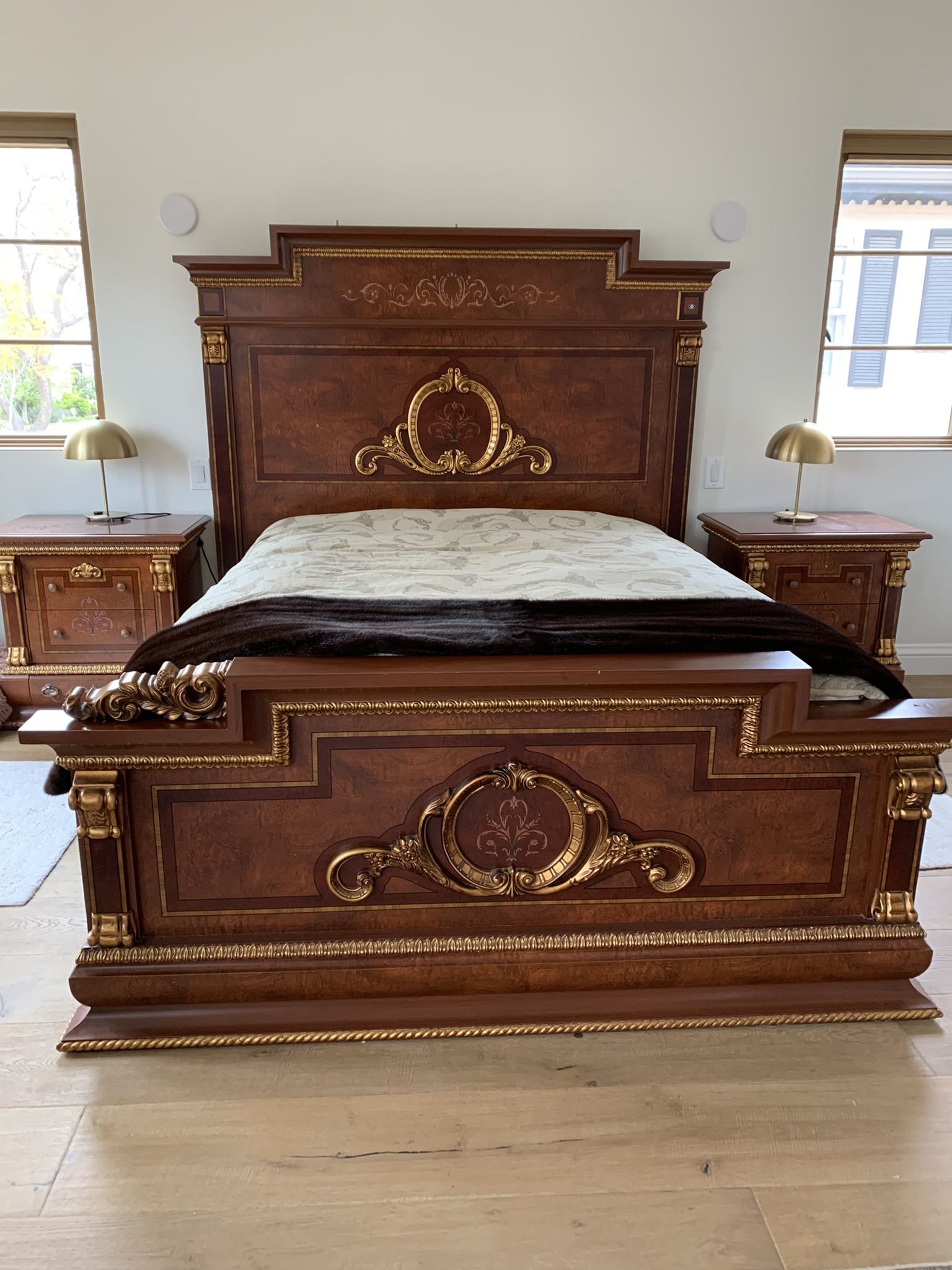 Six Piece Mahogany Queen Bedroom Set, Two Nightstand, Big Dresser With Six Drawer Mirror