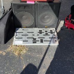 Fender Squire SQ 15 Speakers And Pedal Board