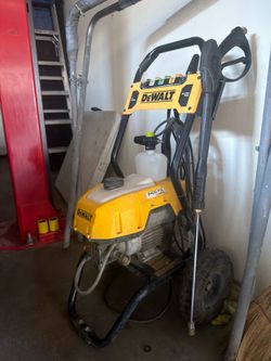1.1 gpm 2400 psi  dewalt working like brand new