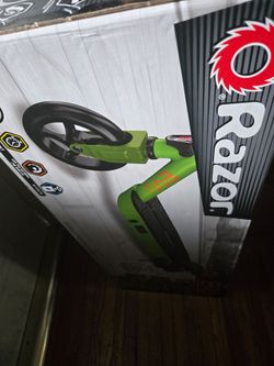 Razor Black Label E90 Electric Scooter for Kids Age 8 and Up, Power Core High-Torque Hub Motor, Up to 10 mph, All-Steel Frame