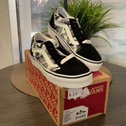 Boys Vans Size 13.5 🚨FIRM