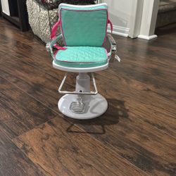 Toy Doll Hairstylist Chair